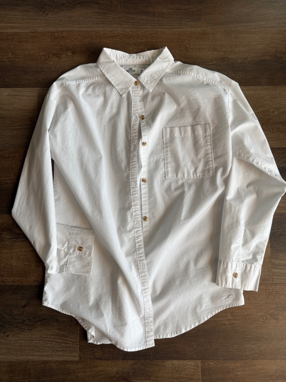 Hollister Women's White Long-Sleeve Button-Down Shirt